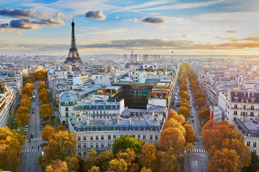 become a tour guide in paris