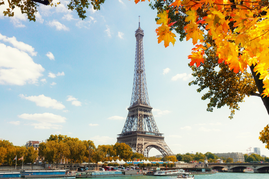 become a tour guide in paris