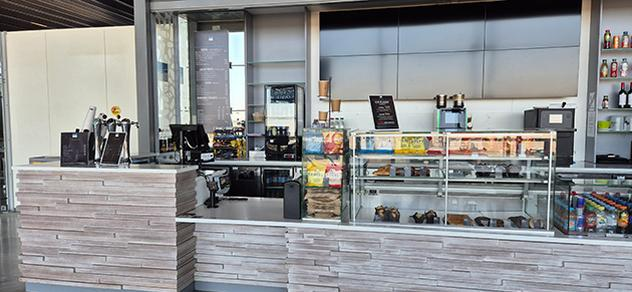 AIRPORT BAR 33