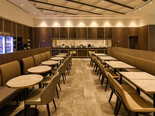 Plaza Premium Lounge (3-6hr stay)