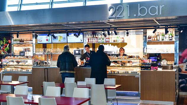 Bar 221