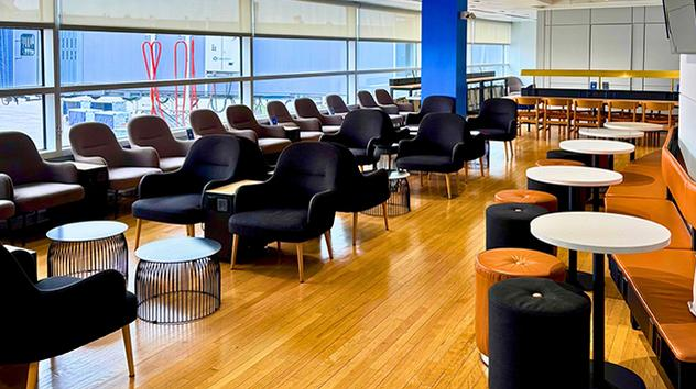 Wingtips Lounge Chicago