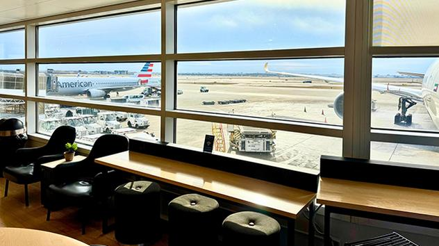 Wingtips Lounge Chicago