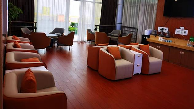 First Class/Business Class Lounge