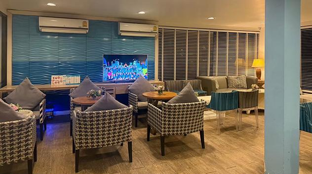 Blue Ribbon Club Lounge