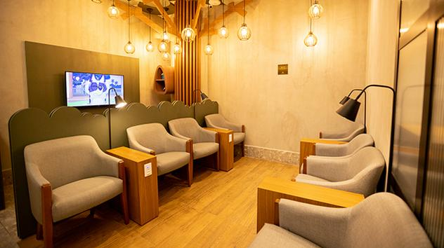 Advantage VIP Lounge + Fast Track